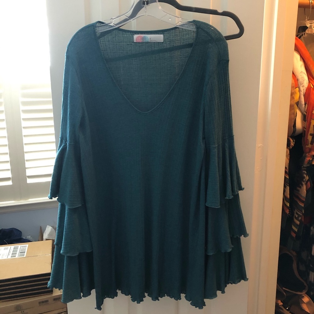 Teal tunic with cute ruffled sleeves